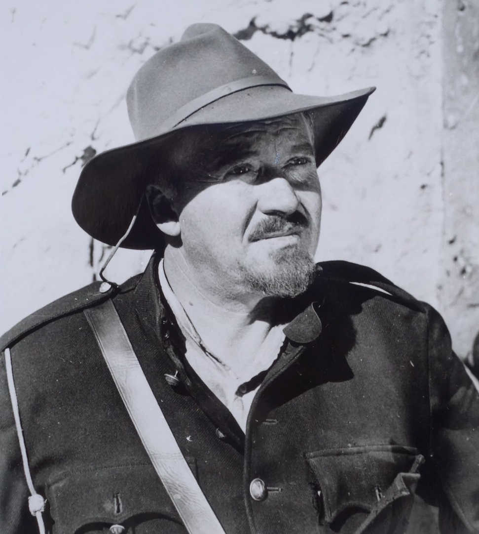 actor Gert van den Bergh large photo