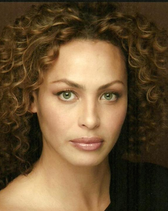 actor Naomi Gaskin large photo