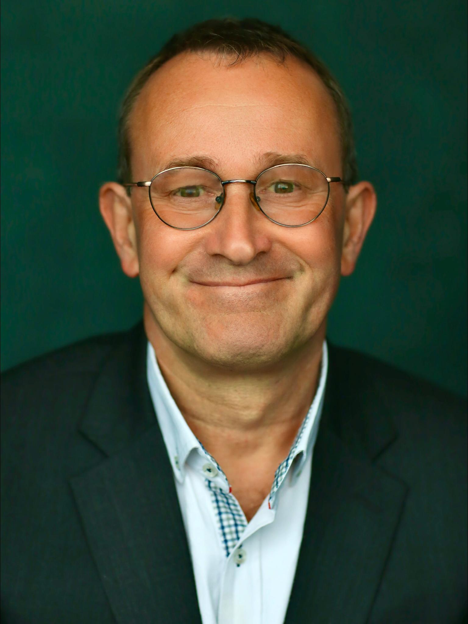 actor Simon Bamford large photo