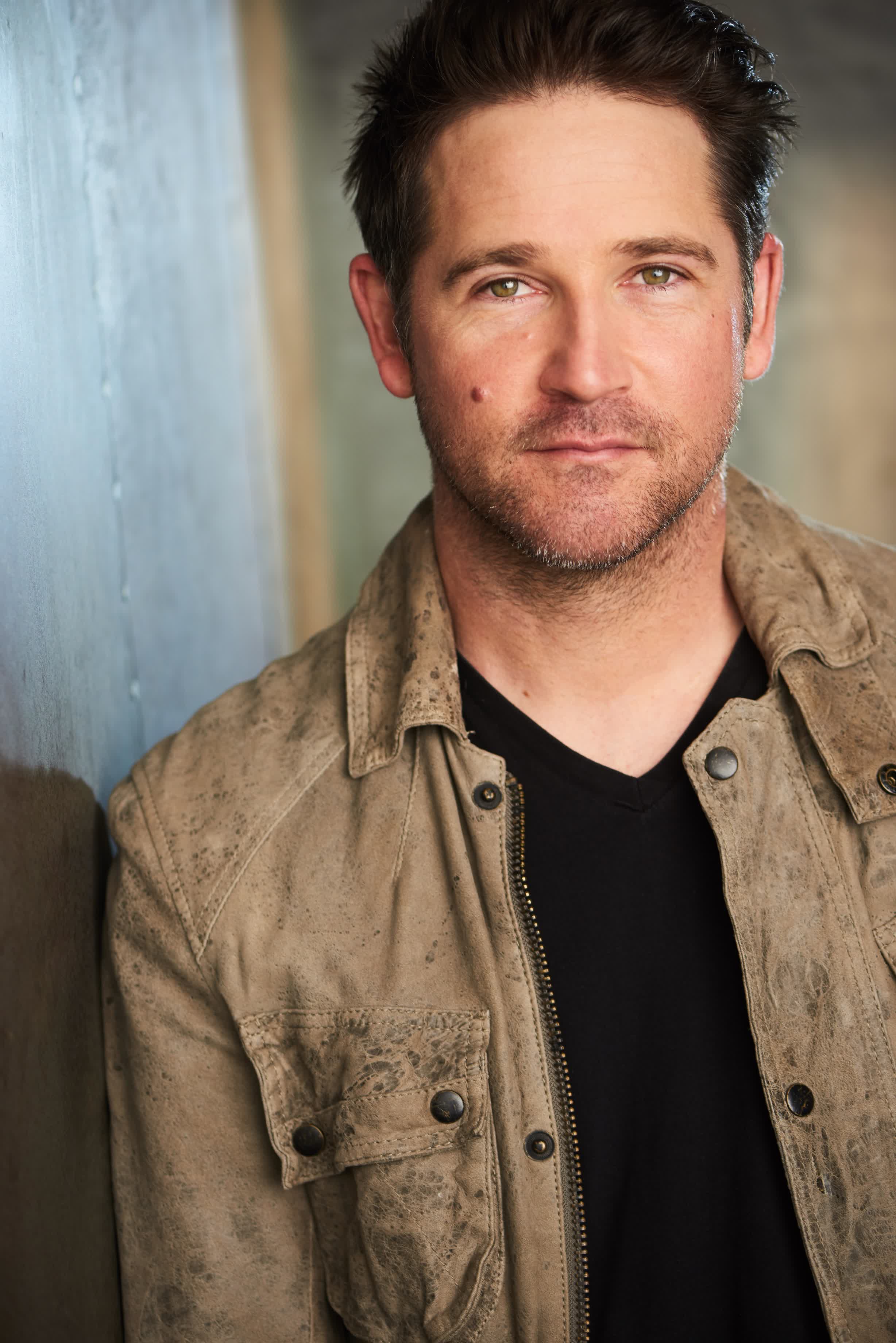 actor Chris Moir large photo