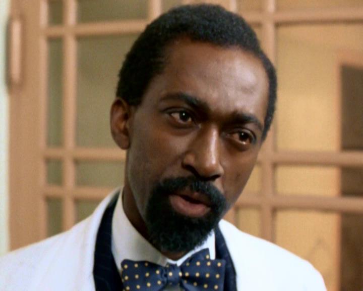 actor Louis Mahoney large photo