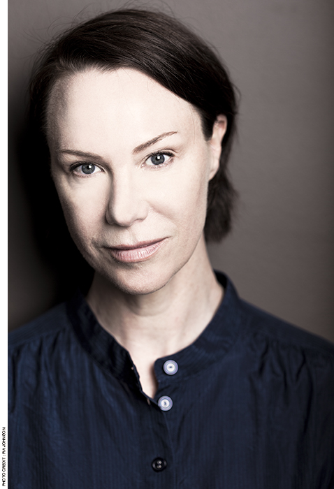 actor Belinda McClory large photo