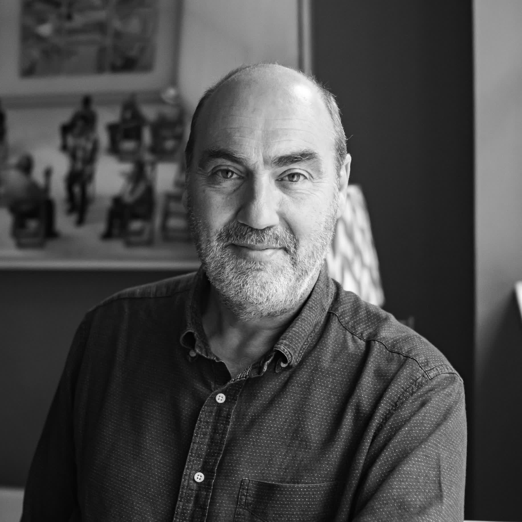 actor Oliver Parker large photo