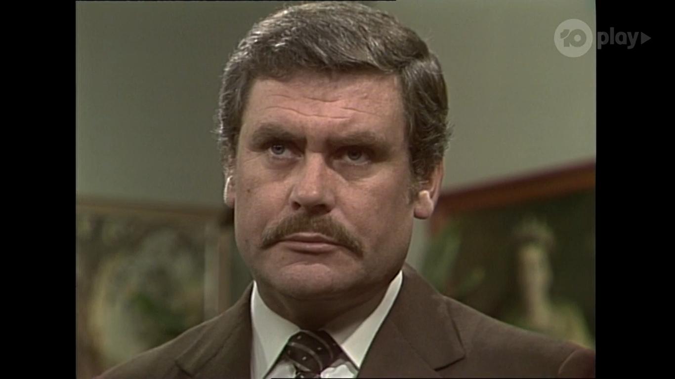 actor Tom Oliver large photo