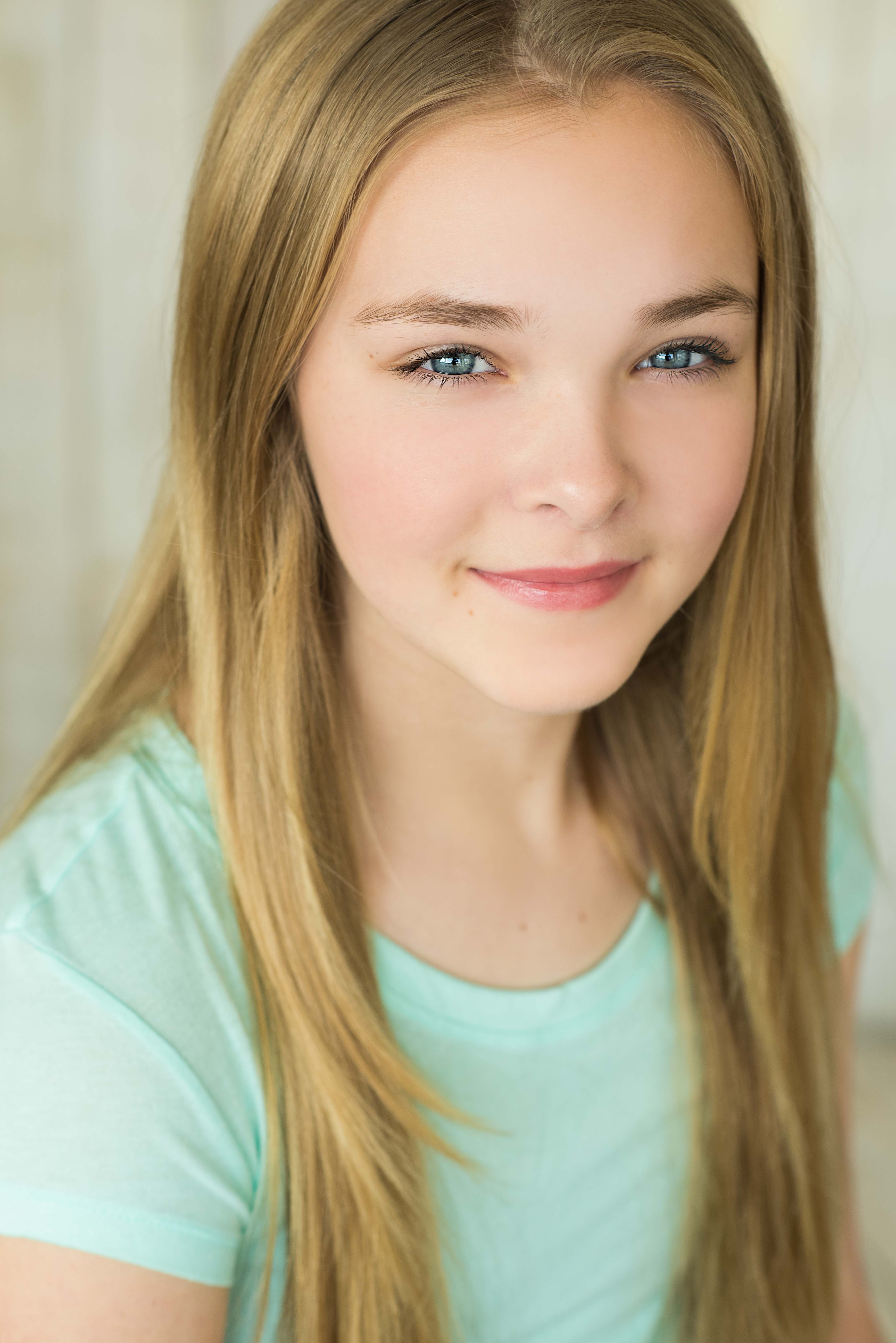 actor Delaney Rose Stein large photo