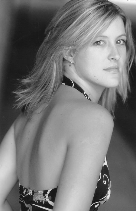 actor Sara Arrington large photo