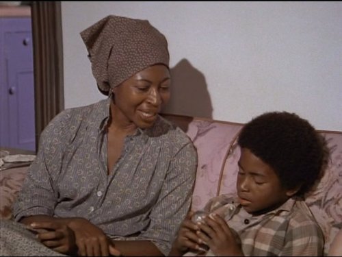 actor Erin Blunt large photo