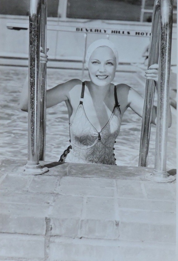 actor Ruth Rogers large photo