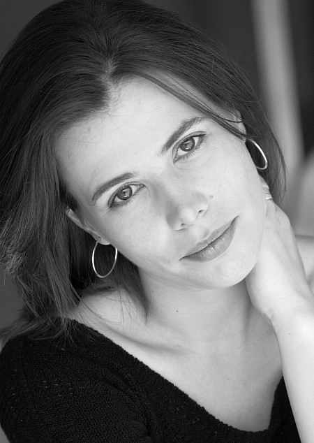 actor Holly Mitchell large photo