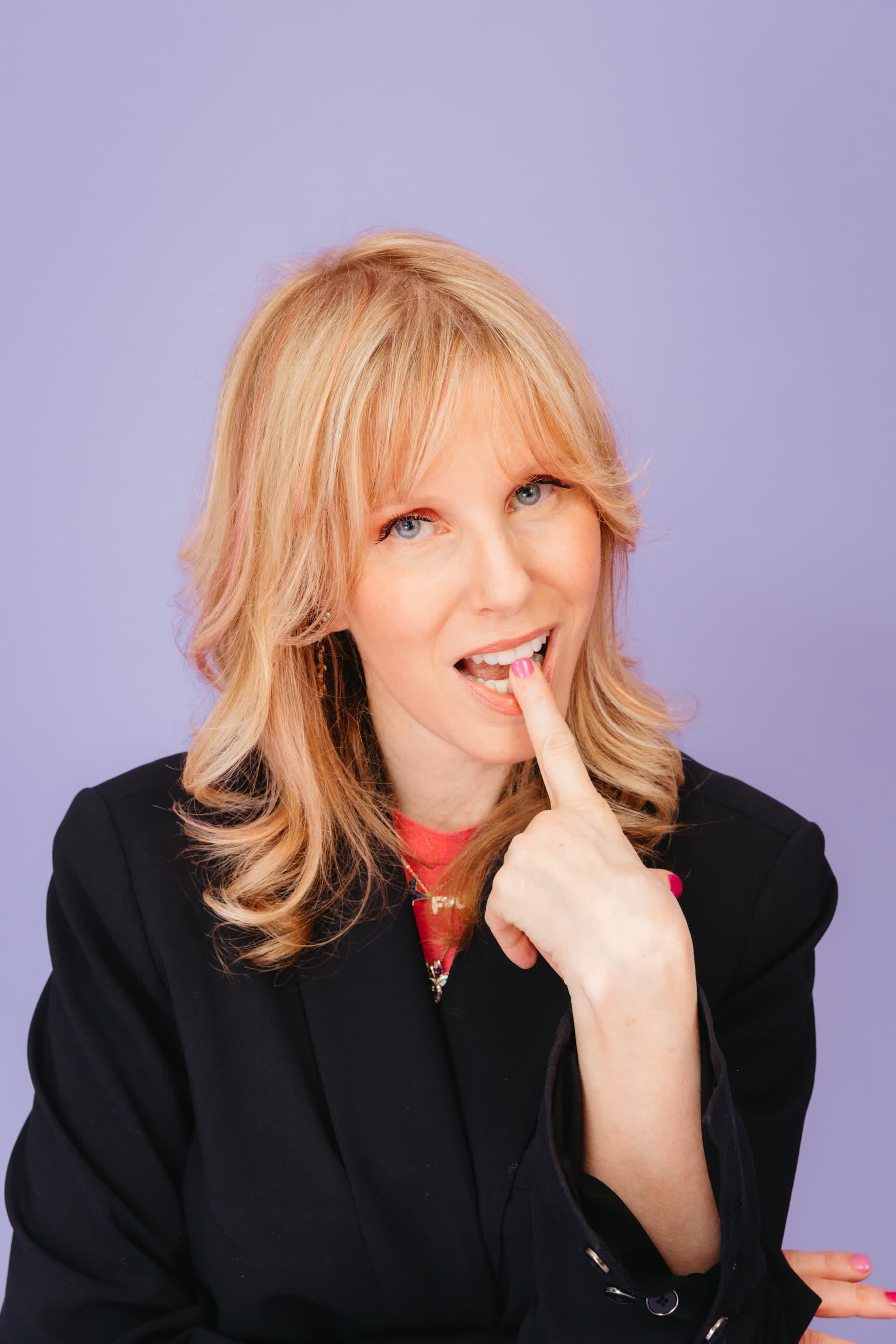 actor Claudia Lonow large photo