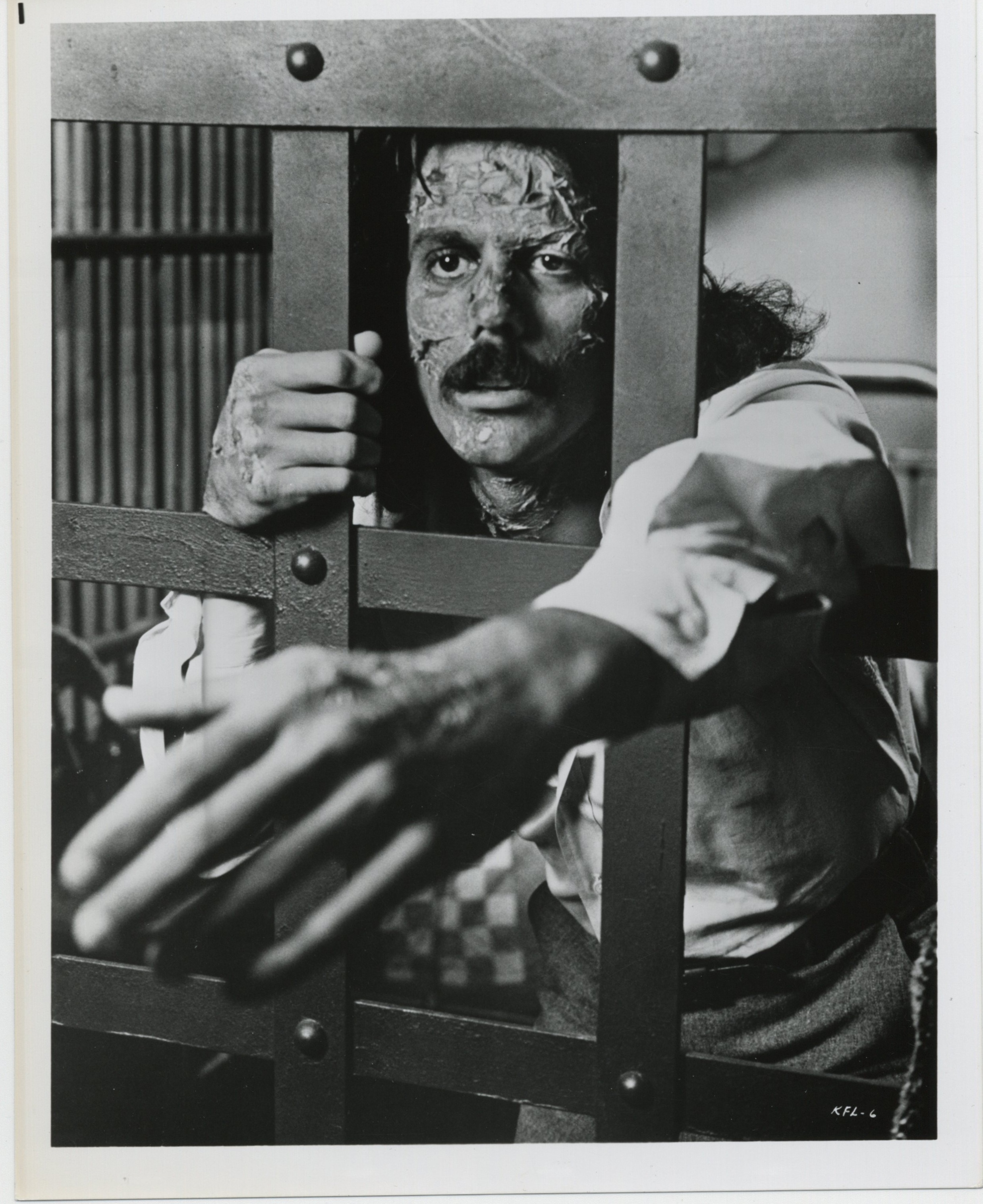 actor Peter Athas large photo