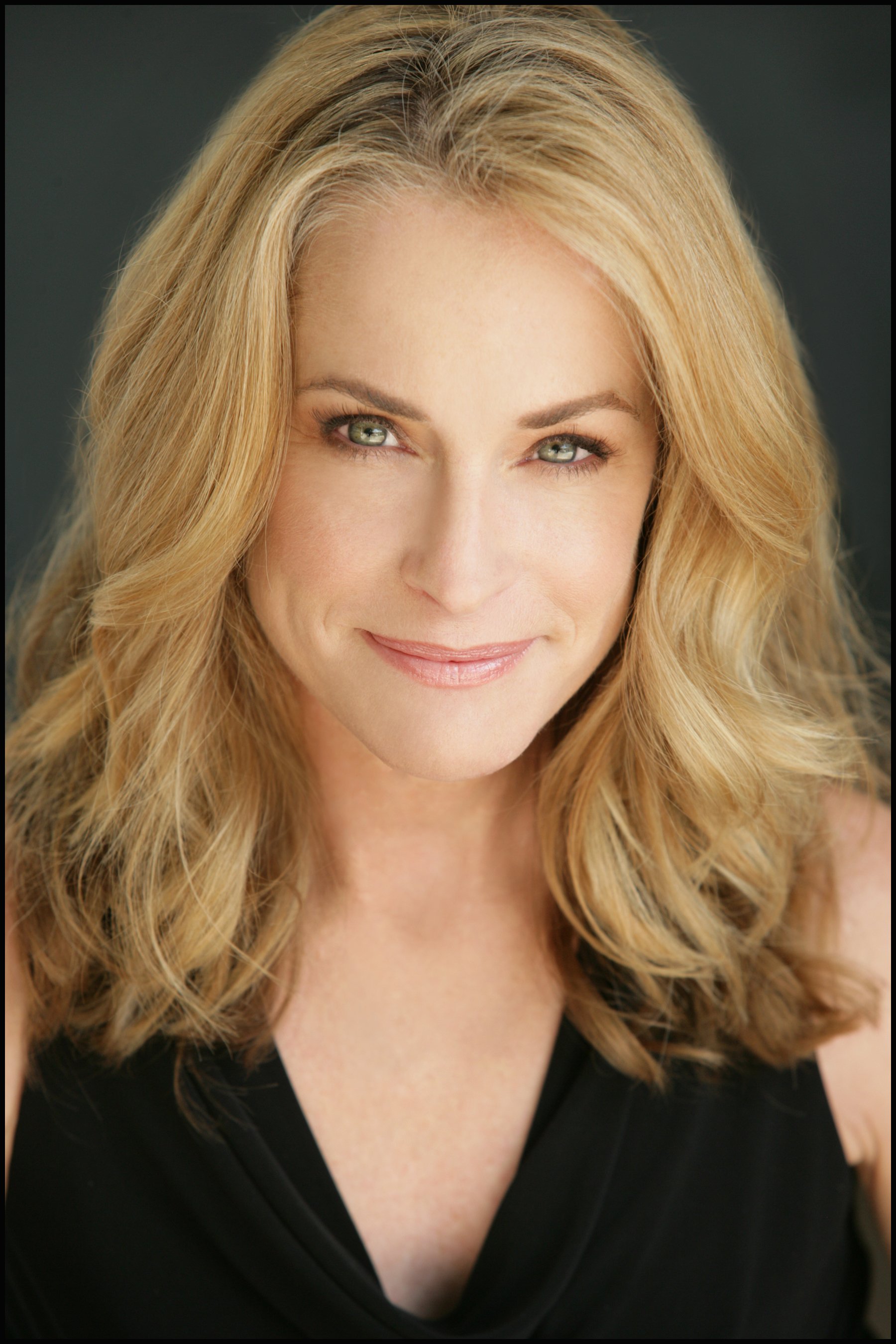 actor Amanda Wyss large photo