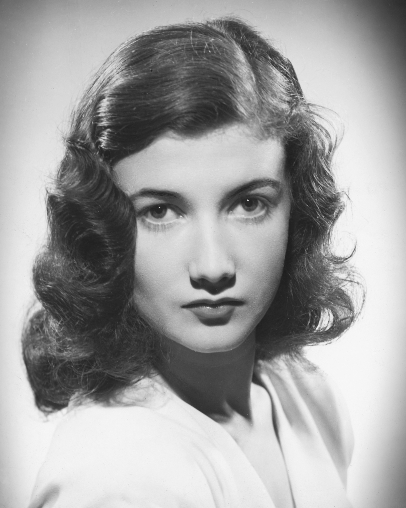 actor Zena Marshall large photo