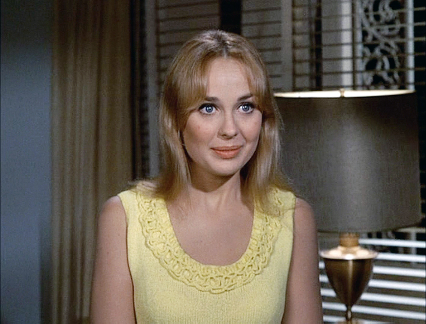 actor Debbie Watson large photo