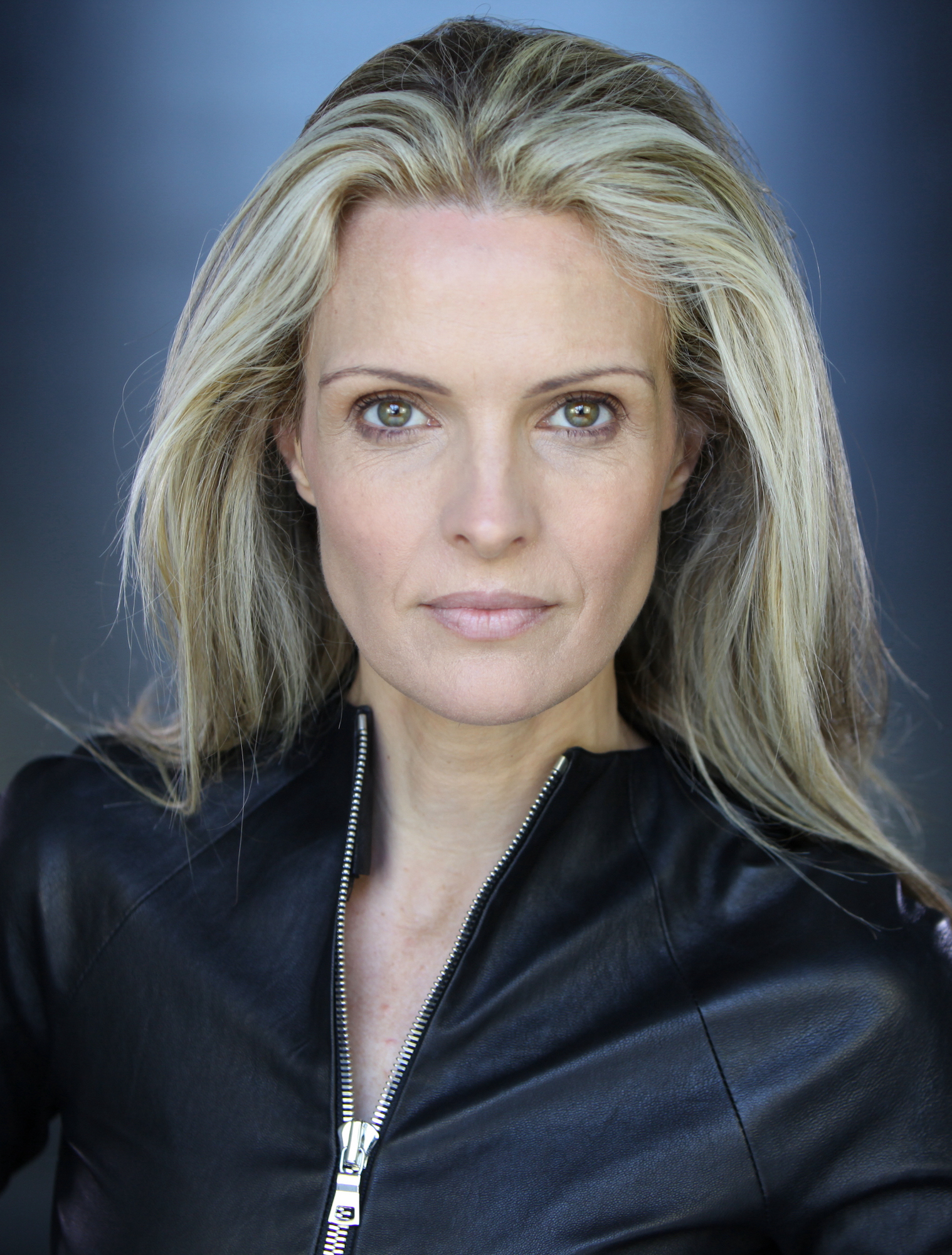 actor Iva Hasperger large photo