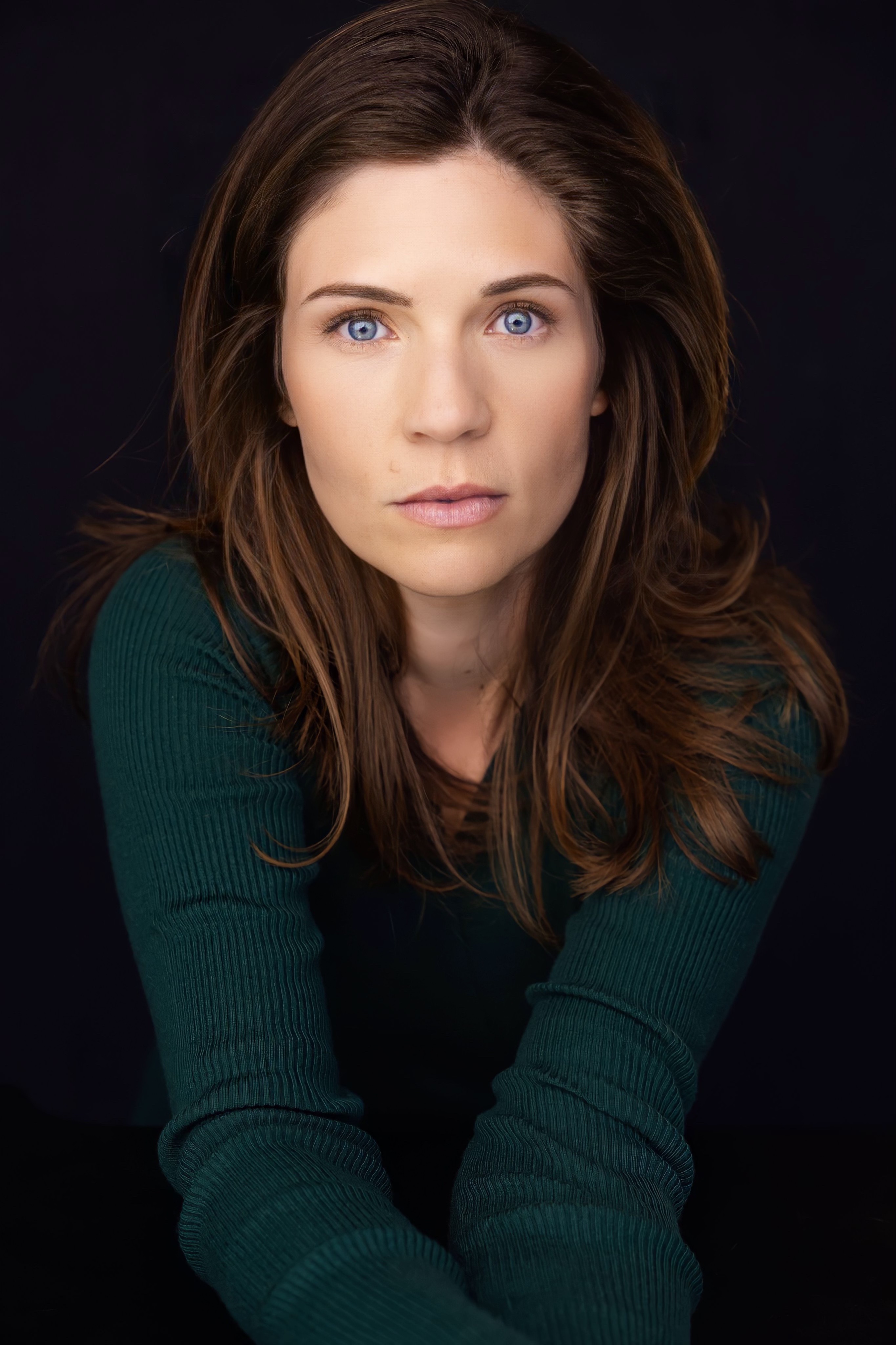 actor Sarah Foret large photo