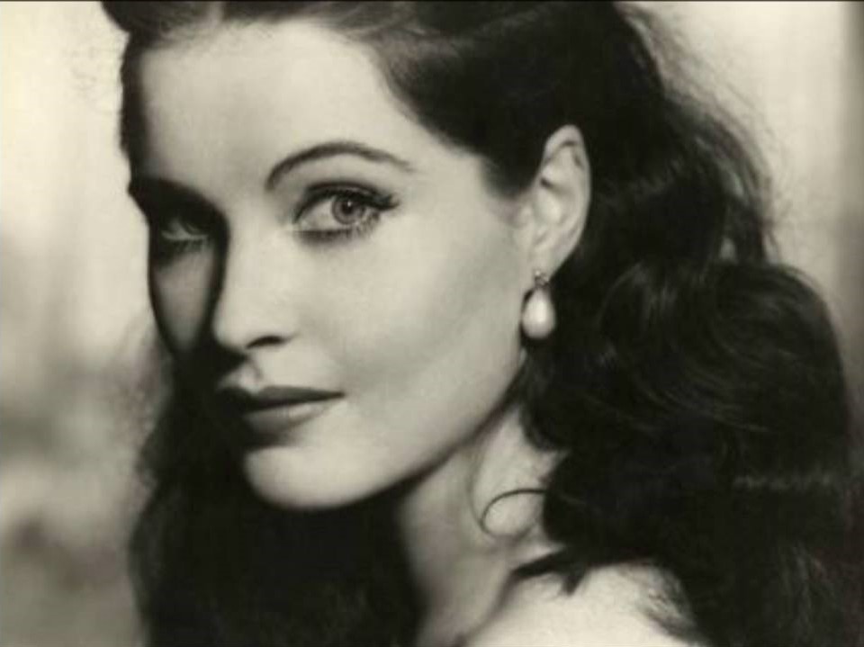 actor Beatrice Campbell large photo