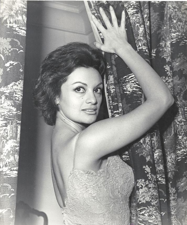 actor Perla Cristal large photo