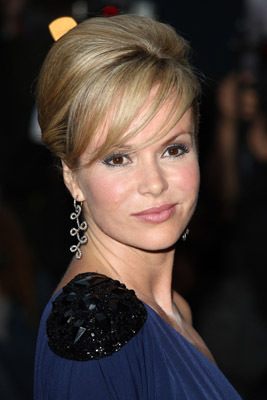 actor Amanda Holden large photo