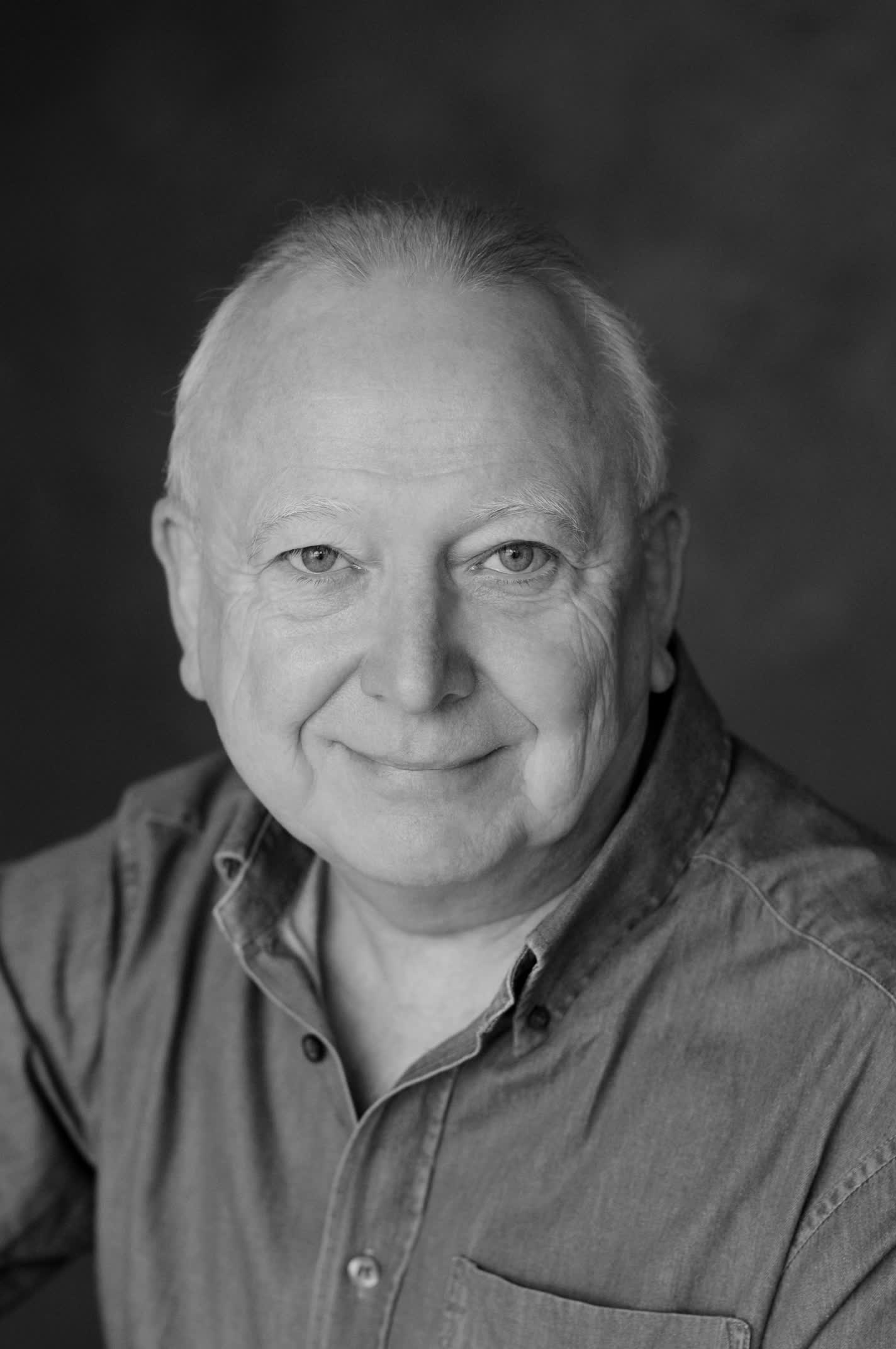 actor Barry McCarthy large photo