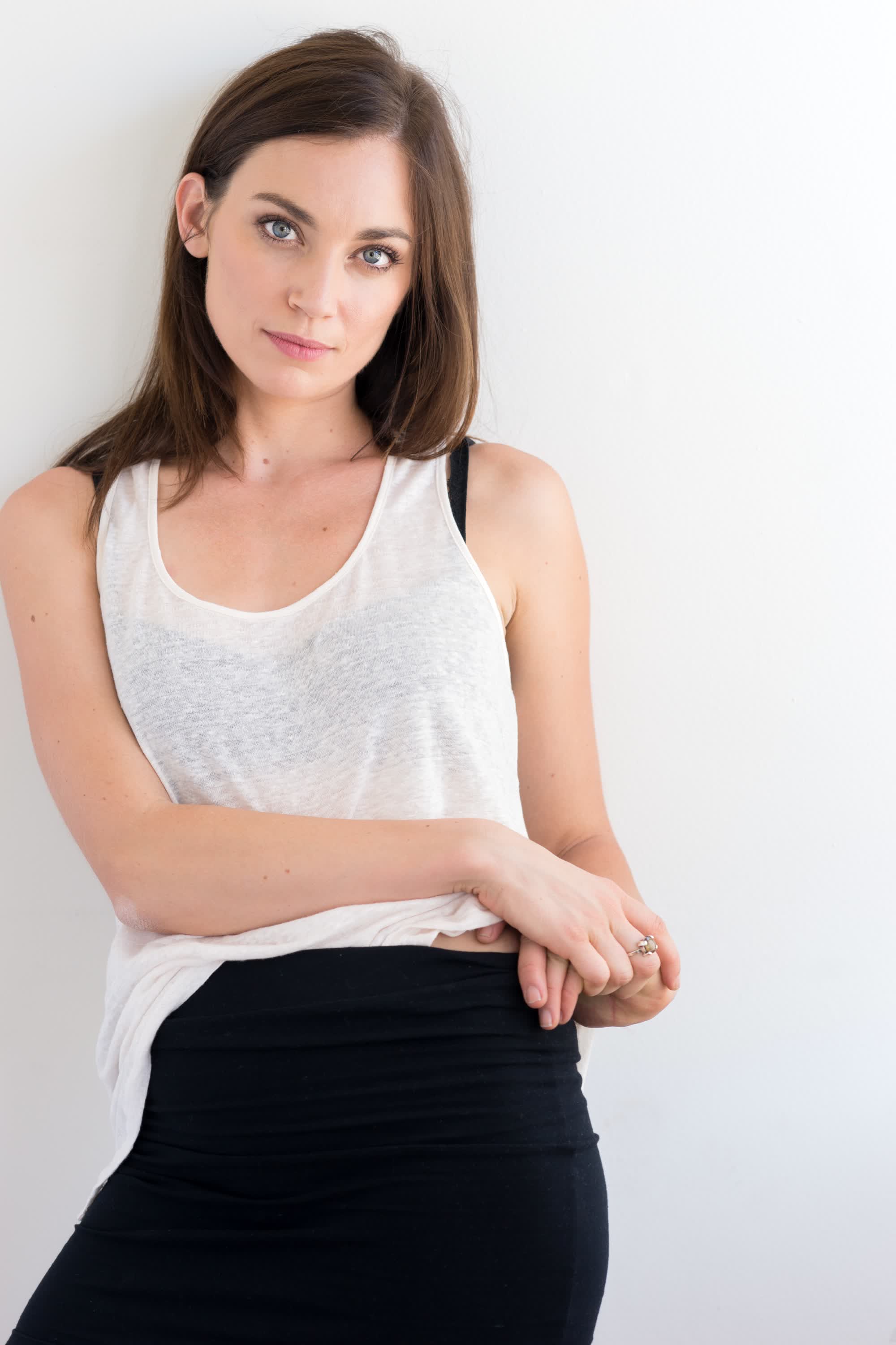 actor Carrie Finn large photo