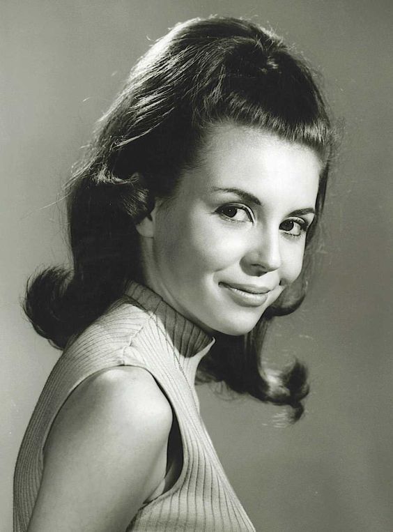 actor Charla Doherty large photo