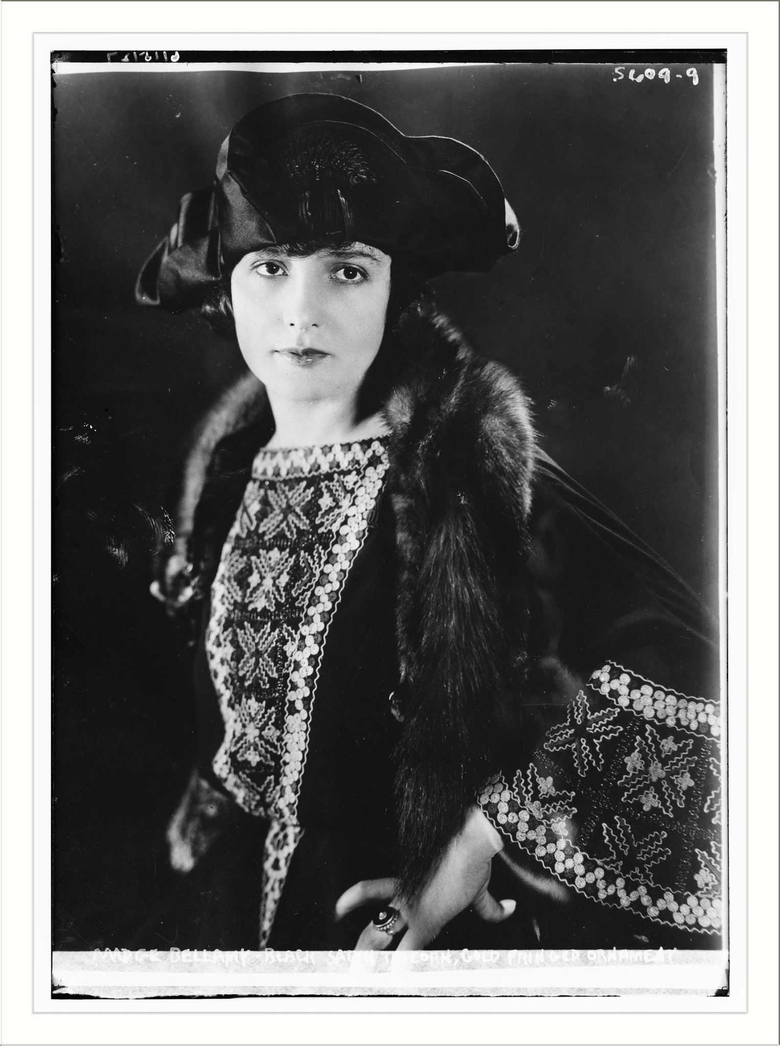 actor Madge Bellamy large photo