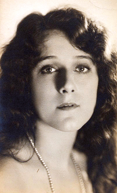 actor Riza Royce large photo