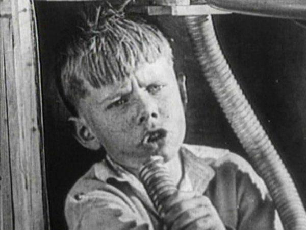 actor Clifton Young large photo