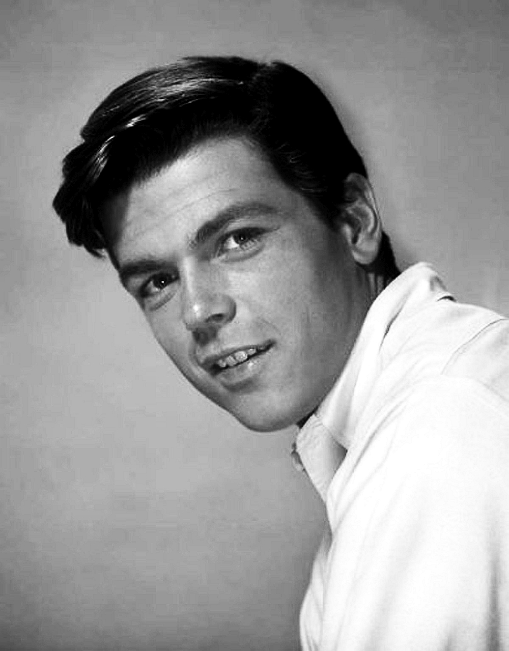 actor Robert Logan large photo