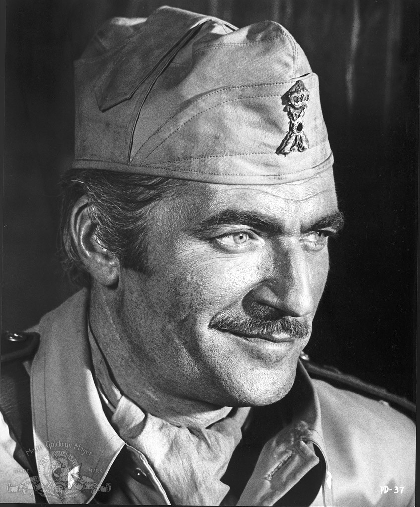 actor Nigel Davenport large photo