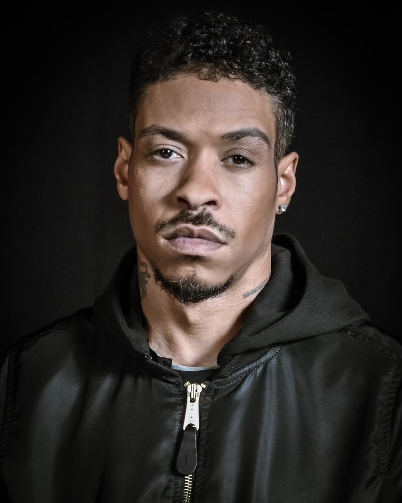 actor Sean Hutchinson large photo