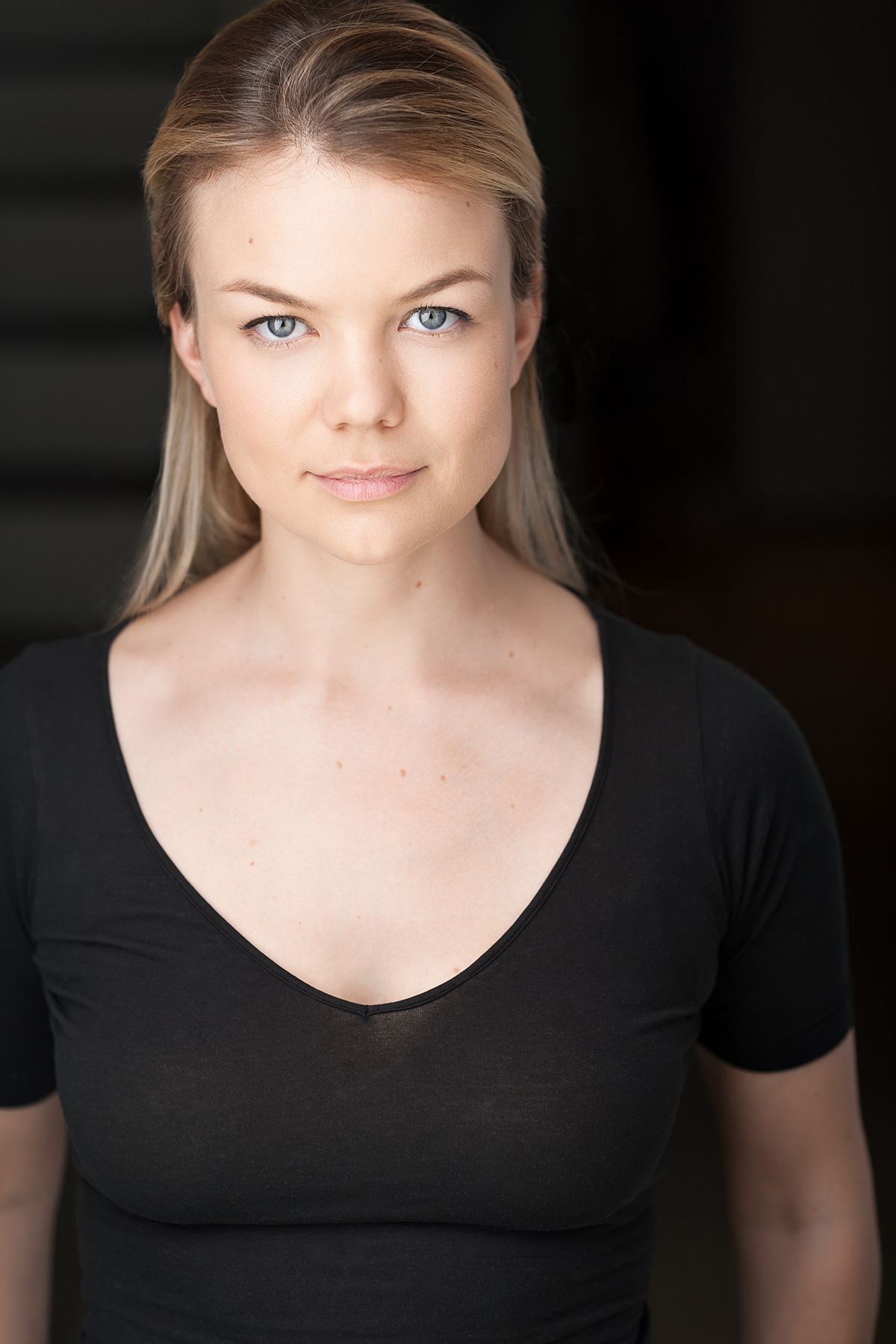 actor Allie Mickelson large photo