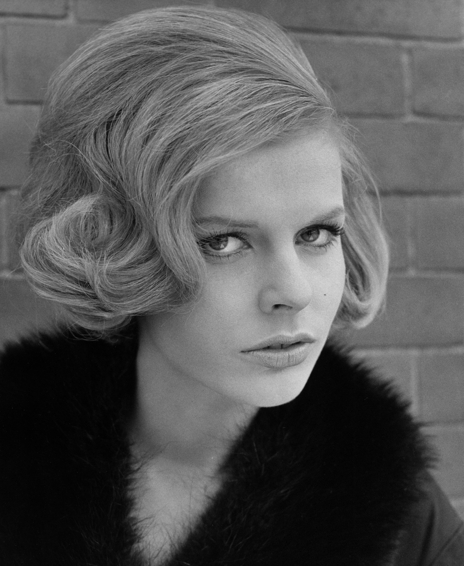 actor Astrid Frank large photo