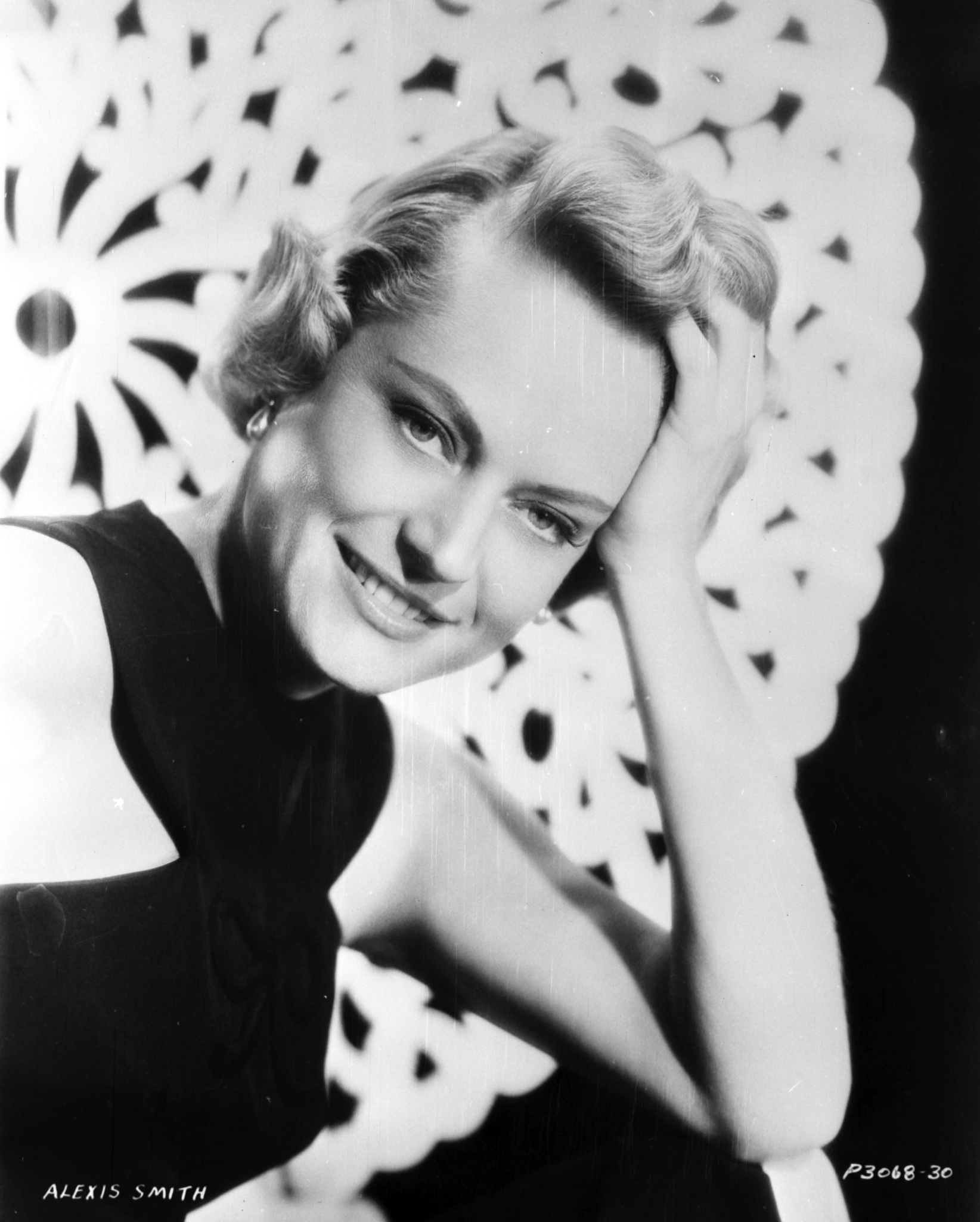 actor Alexis Smith large photo