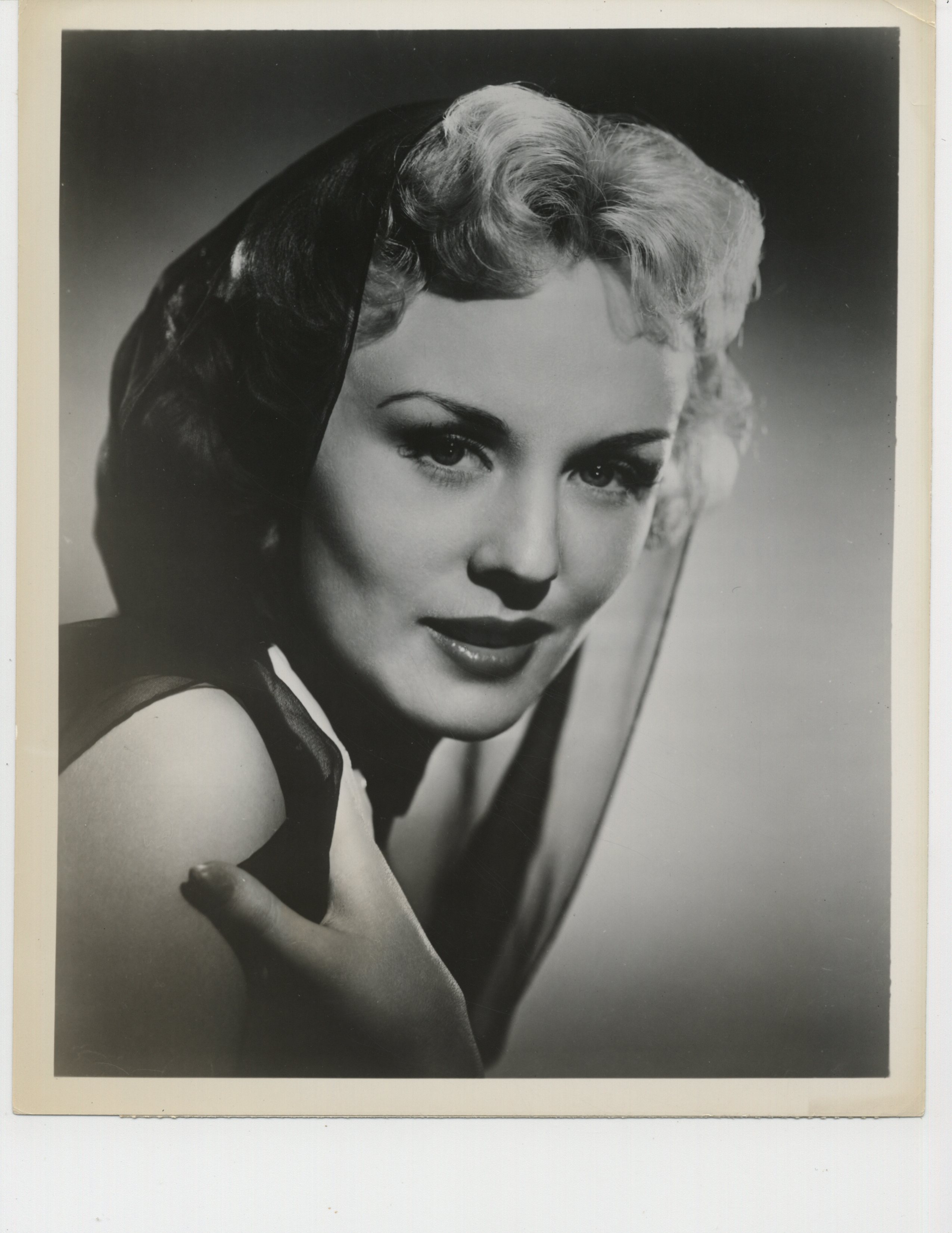 actor Lisa Daniels large photo