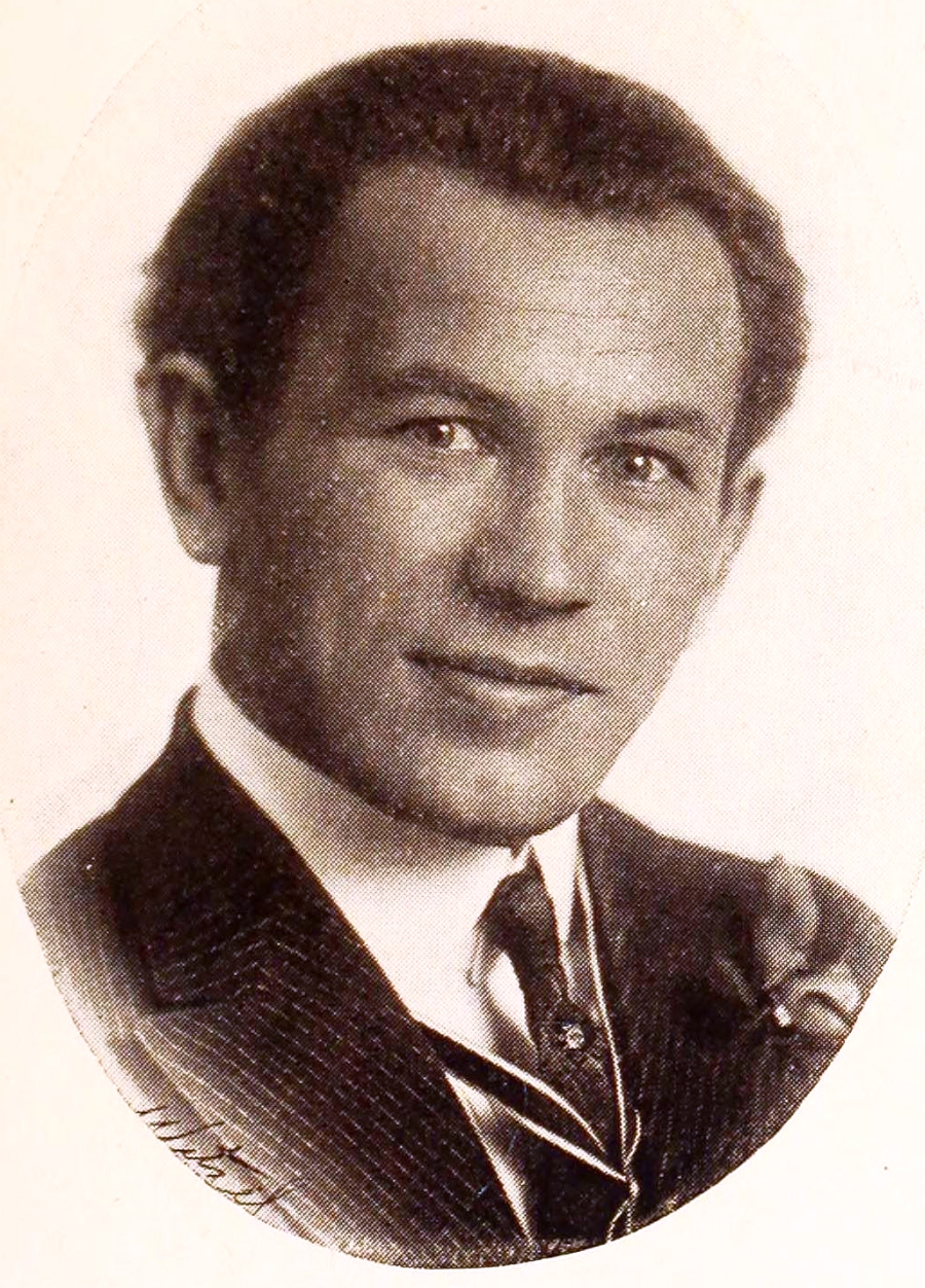 actor Glen Cavender large photo