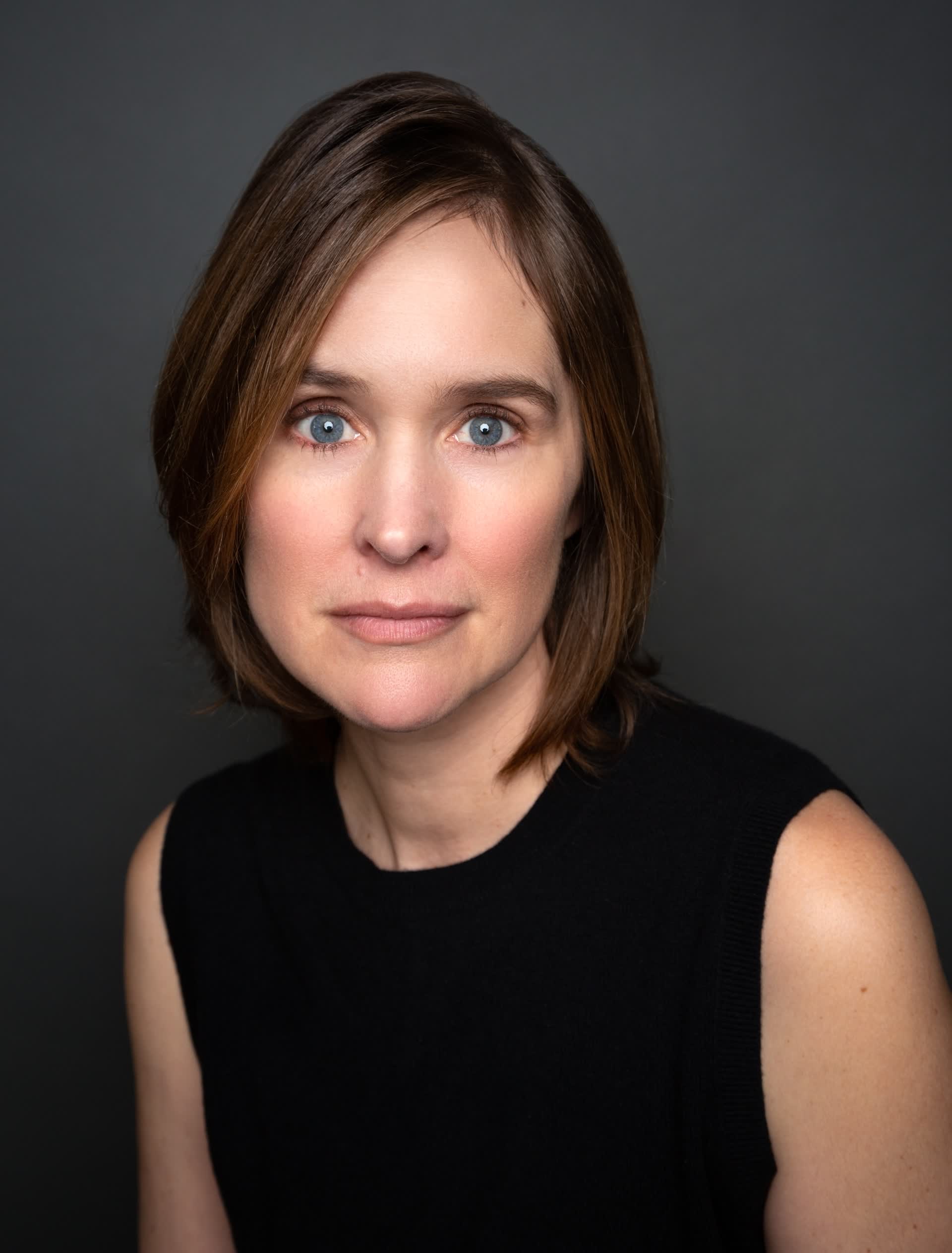 actor Emily Hamilton large photo