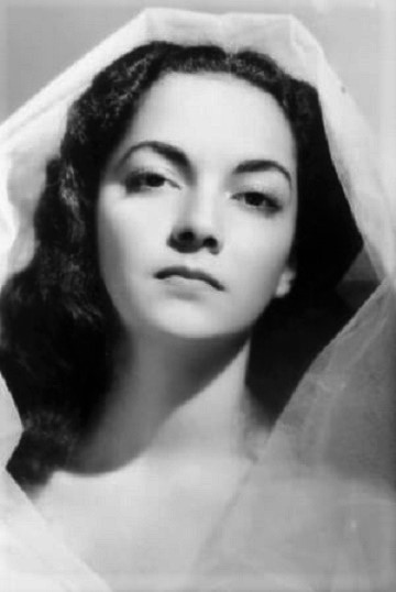 actor Lillian Molieri large photo