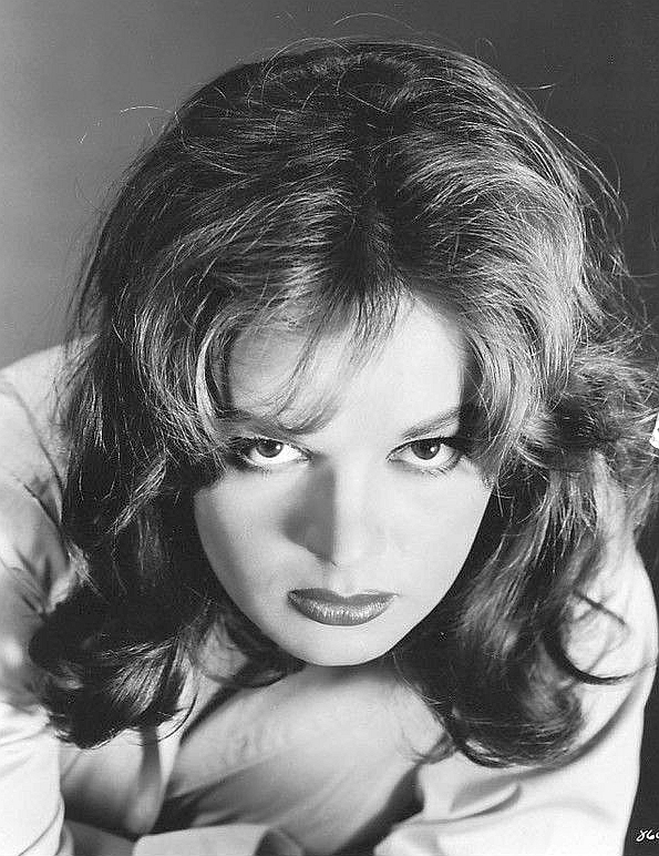 actor Letícia Román large photo