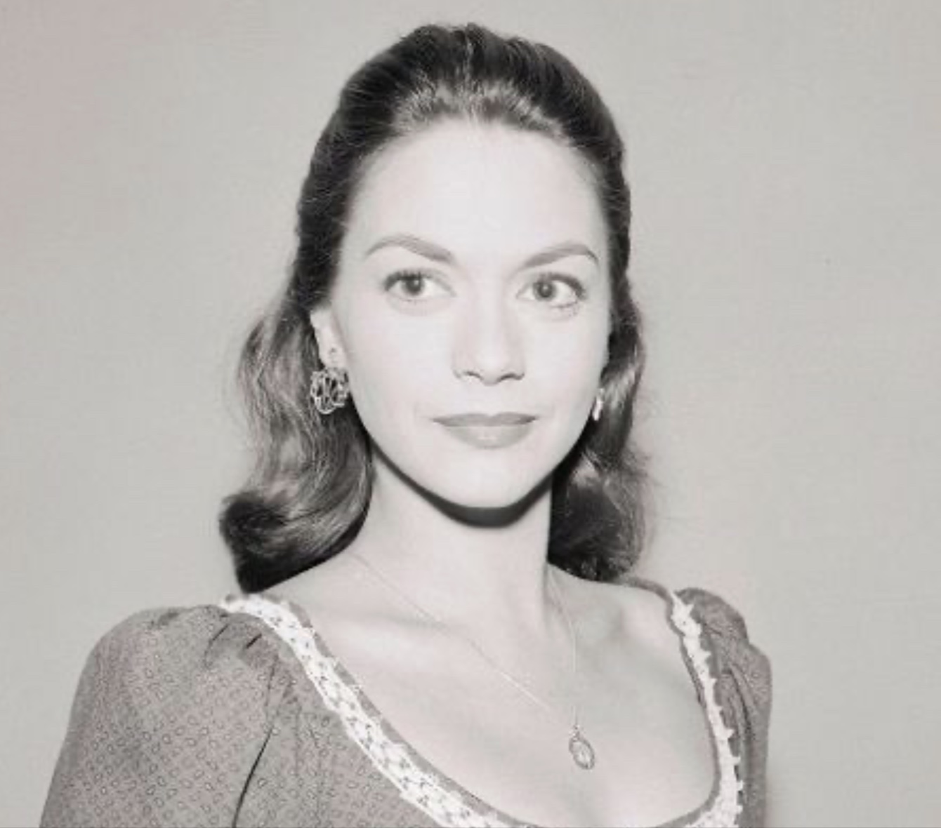 actor Anna Navarro large photo