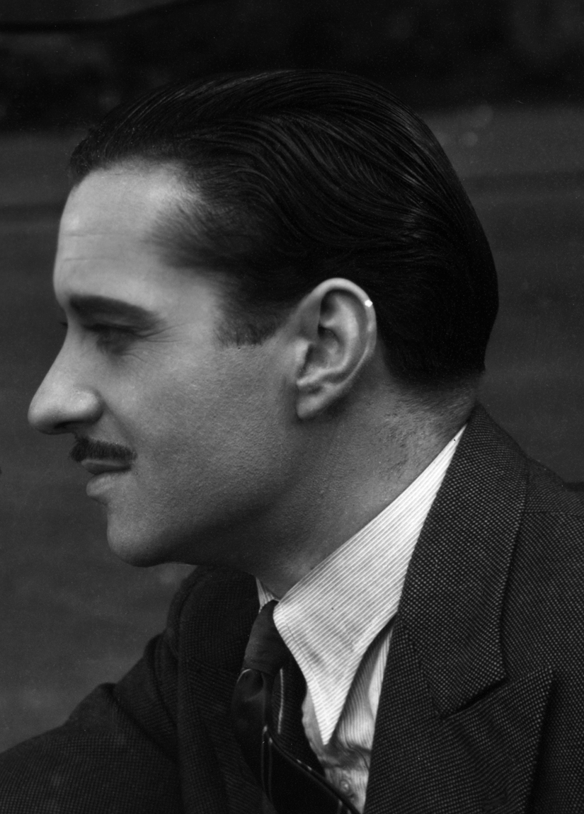 actor Charles Oliver large photo