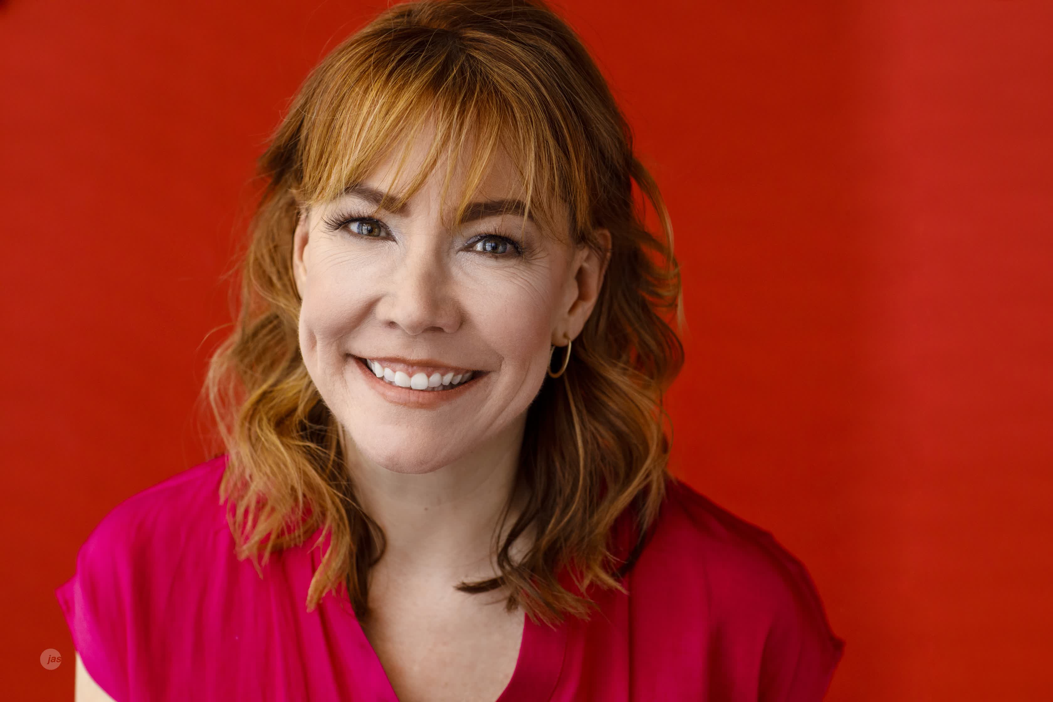 actor Leigh Higginbotham large photo