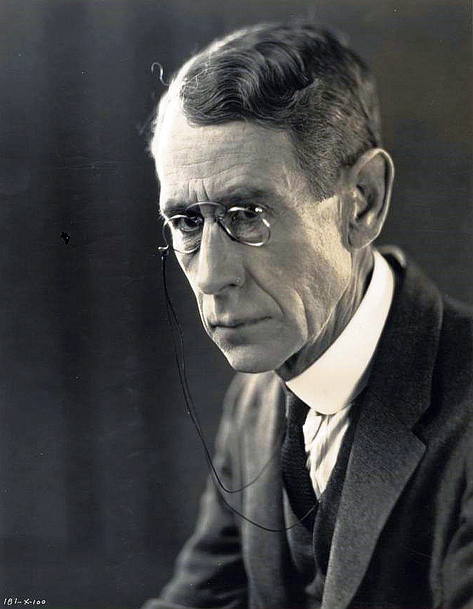 actor Robert Dudley large photo