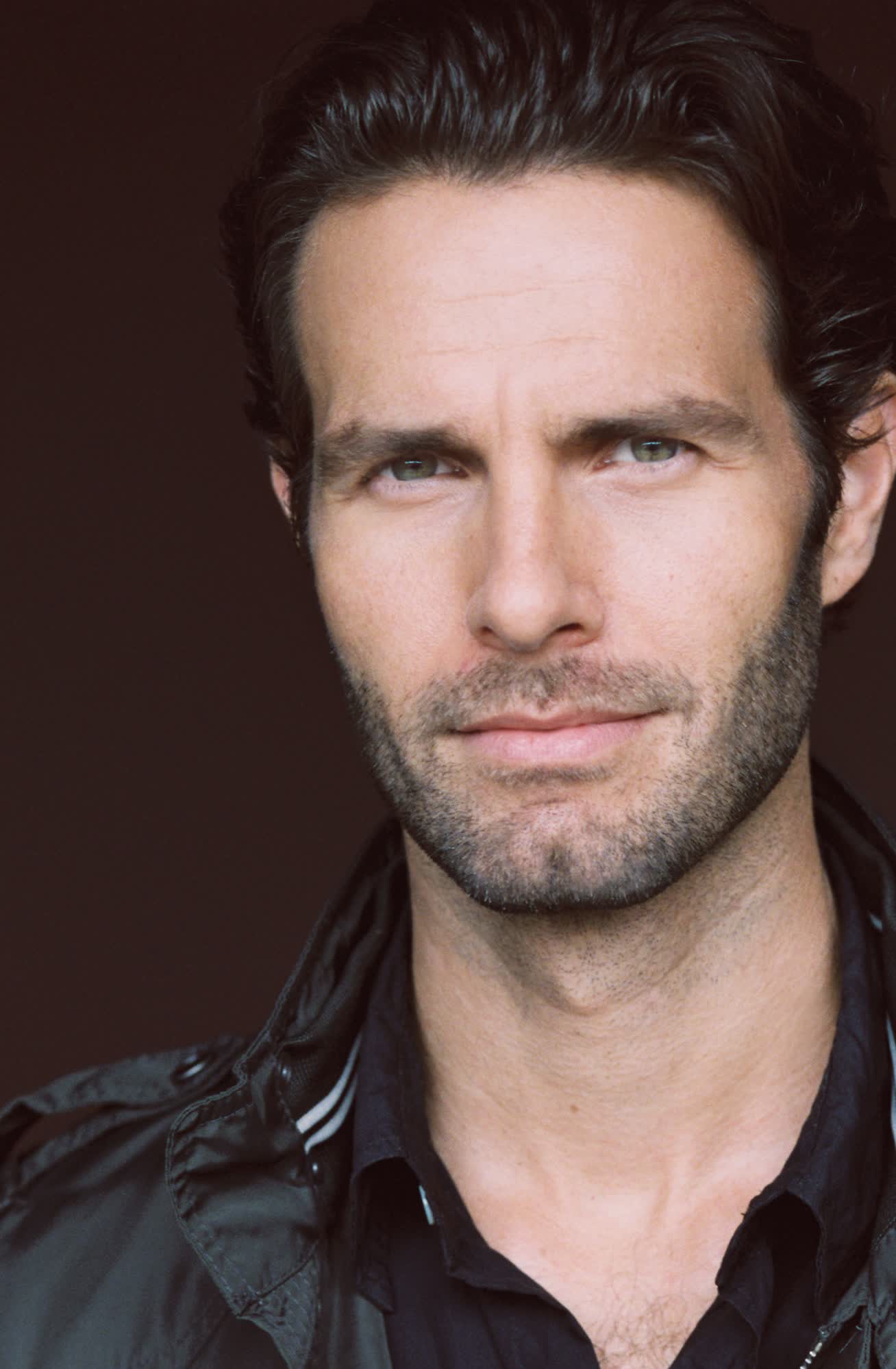 actor Tom Parker large photo