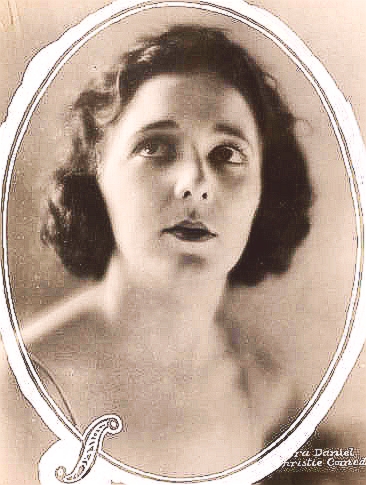 actor Viora Daniel large photo