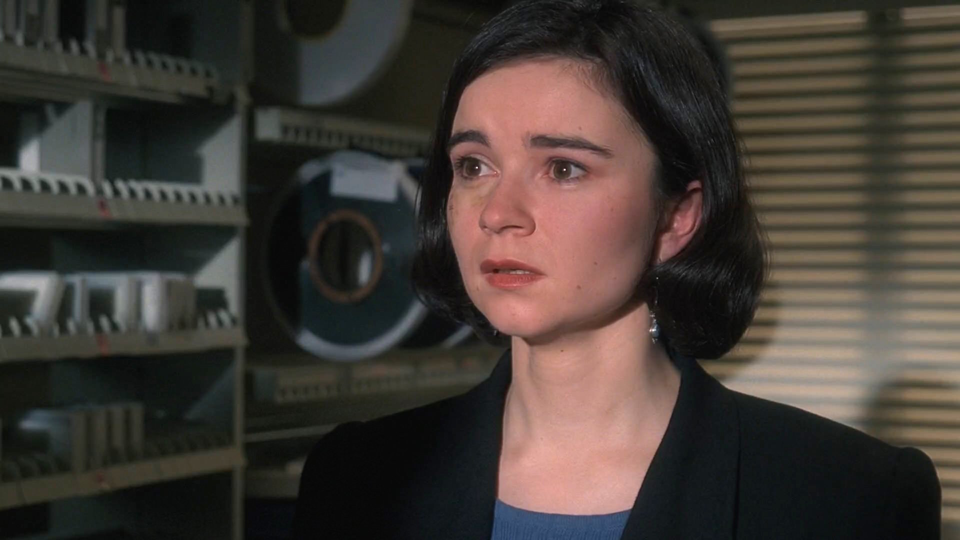 actor Julia Arkos large photo