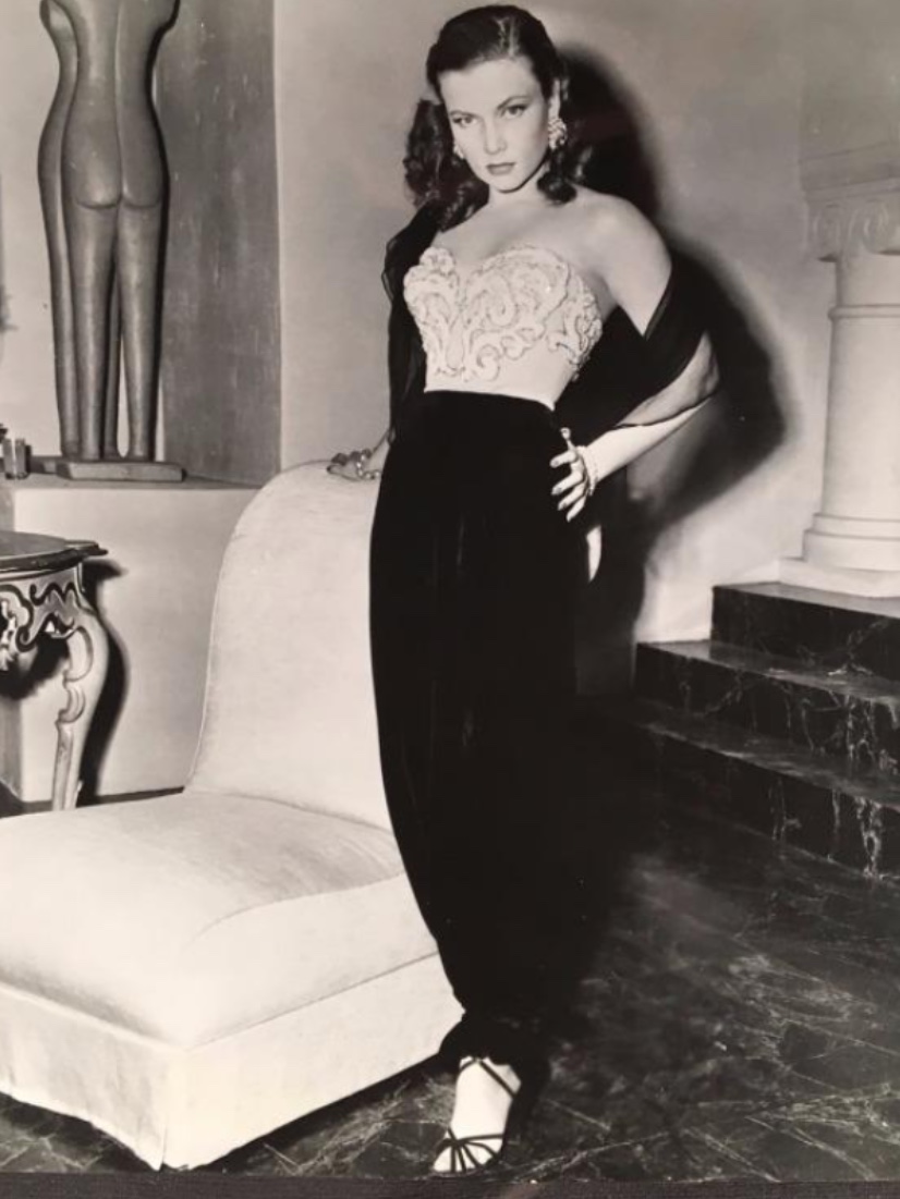 actor Ava Norring large photo