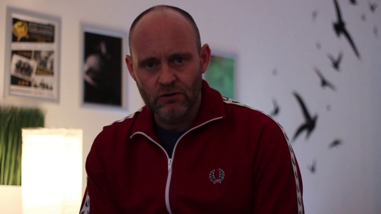 actor Gary Sefton large photo