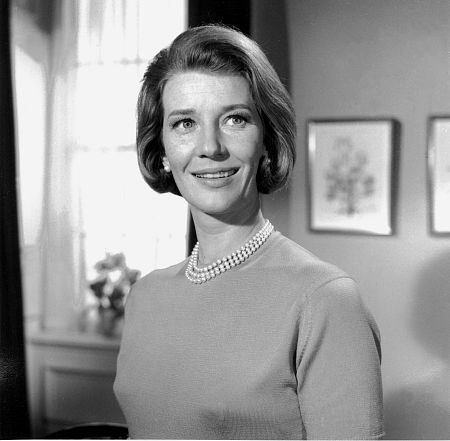 actor Lois Maxwell large photo